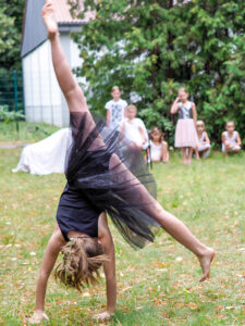 Kaja-2 PusteblumenGlueck - Tanzende Kinder - Freundschaft macht Mut - 8